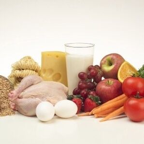 الأطعمة البروتينية والفواكه في النظام الغذائي المكون من ستة بتلات